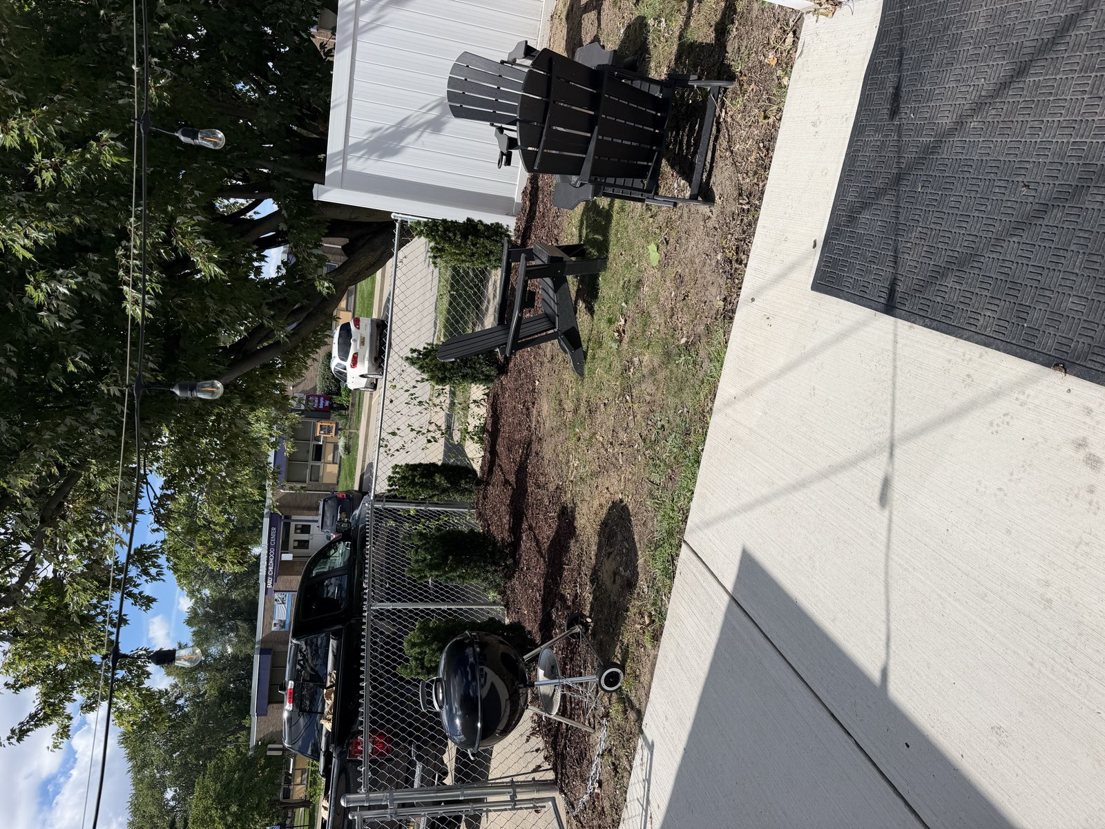 A newly landscaped backyard patio and mulch bed representative of properties Summit services across the area